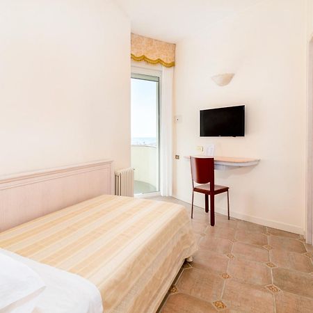 Universal Hotel 체르비아 외부 사진