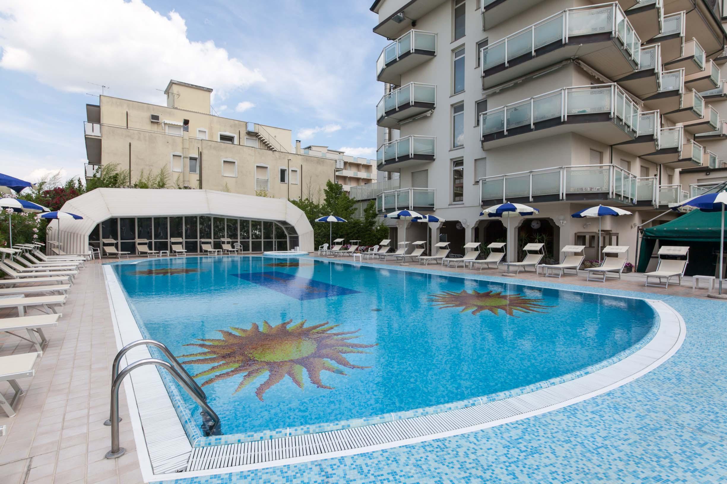 Universal Hotel 체르비아 외부 사진