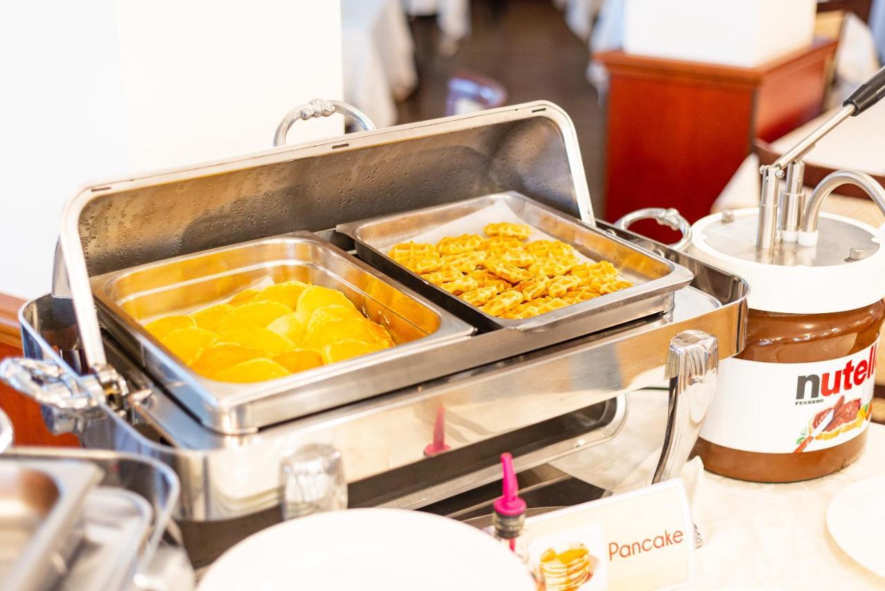 Universal Hotel 체르비아 외부 사진