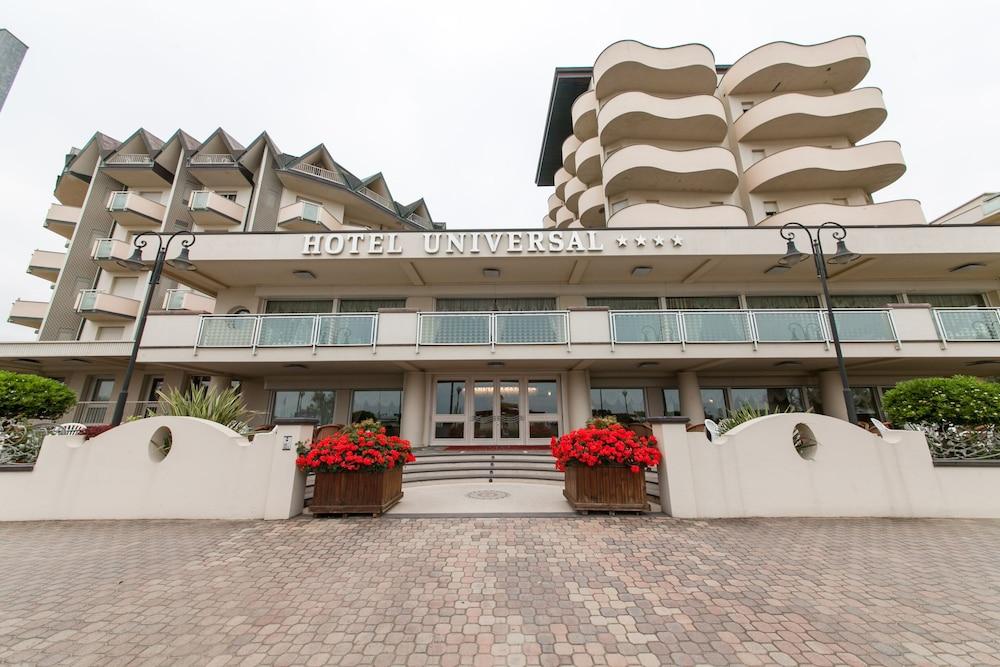 Universal Hotel 체르비아 외부 사진